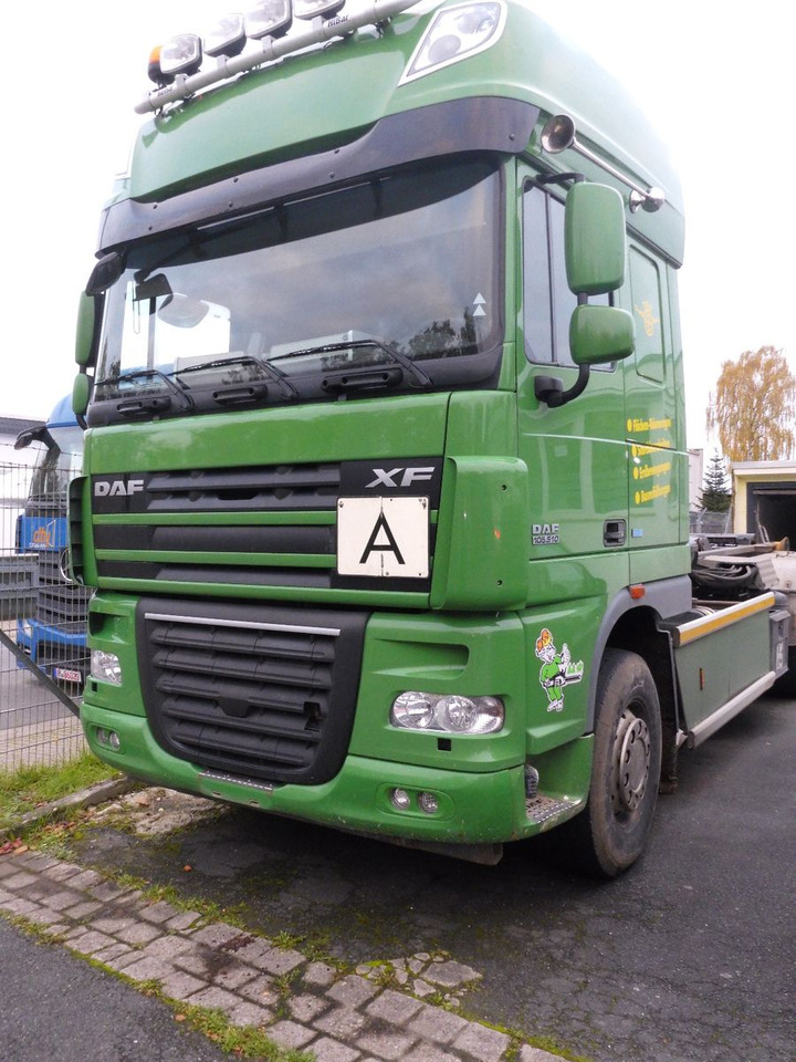 DAF XF 510 aus Werkverkehr 6 x 2 510PS Top-Zustan - Horgos rakodó teherautó: 2 kép. DAF XF 510 aus Werkverkehr 6 x 2 510PS Top-Zustan - Horgos rakodó teherautó: 2 kép.