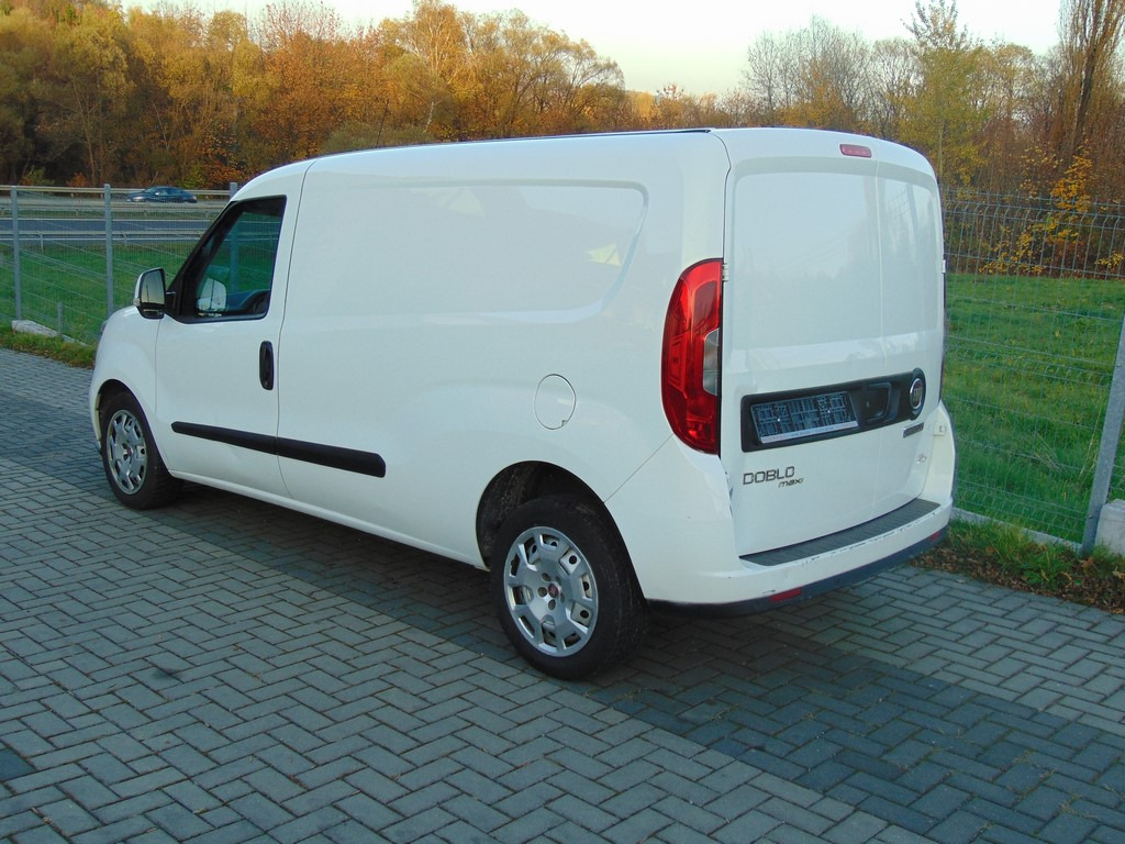 FIAT Doblo 1,6 MultiJet 105KM MAXI MAX - Kis furgon: 3 kép. FIAT Doblo 1,6 MultiJet 105KM MAXI MAX - Kis furgon: 3 kép.