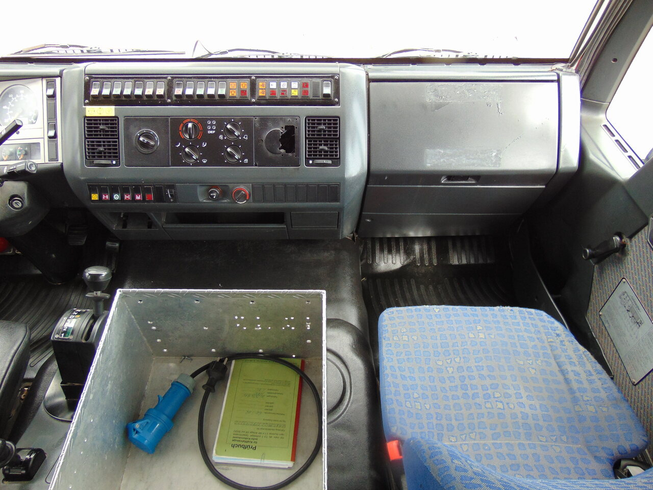 Tűzoltóautó MAN LE14.260 4x4 MAGIRUS: 22 kép.