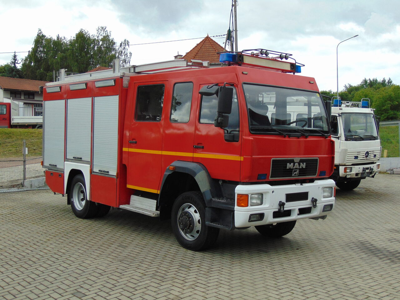 MAN LE14.260 4x4 MAGIRUS - Tűzoltóautó: 2 kép. MAN LE14.260 4x4 MAGIRUS - Tűzoltóautó: 2 kép.