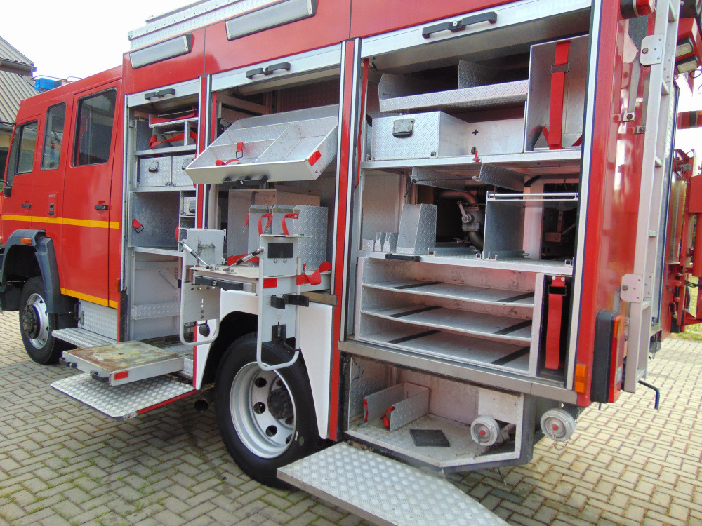 Tűzoltóautó MAN LE14.260 4x4 MAGIRUS: 11 kép.