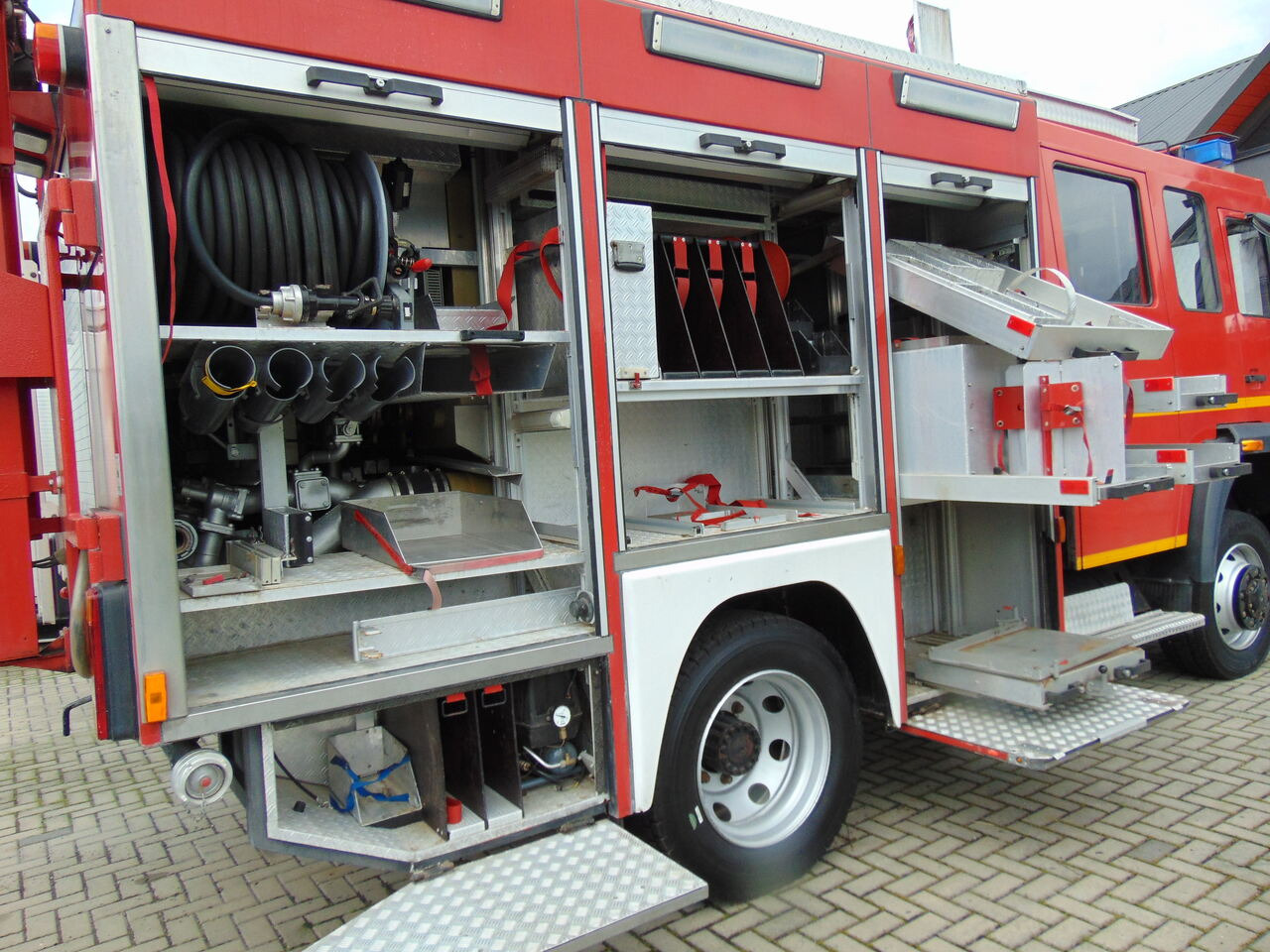 Tűzoltóautó MAN LE14.260 4x4 MAGIRUS: 13 kép.