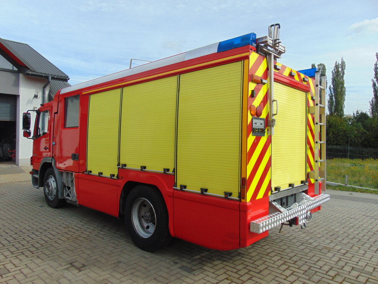 MERCEDES-BENZ Atego 1325F GIMAEX - Tűzoltóautó: 4 kép. MERCEDES-BENZ Atego 1325F GIMAEX - Tűzoltóautó: 4 kép.