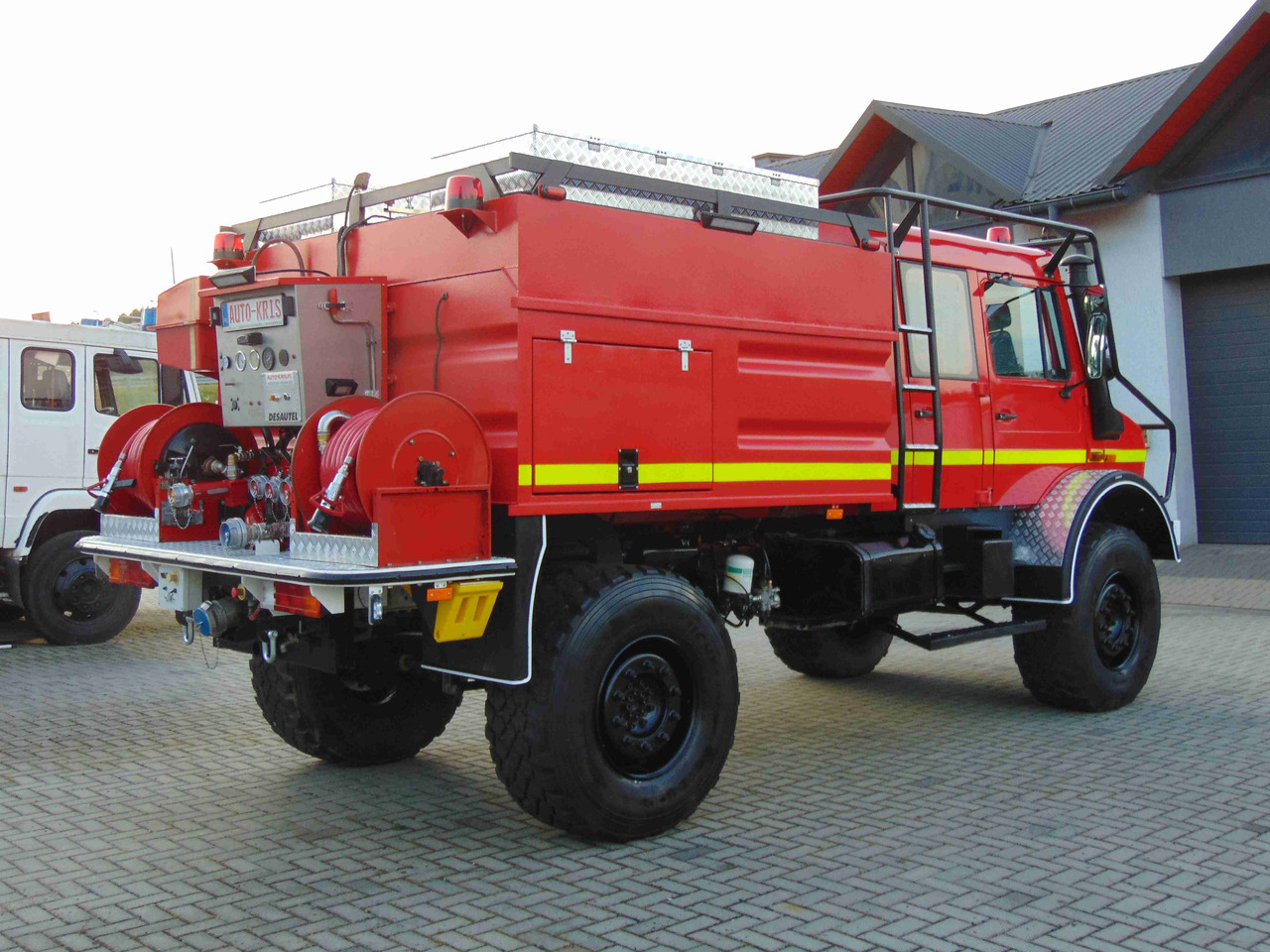 MERCEDES-BENZ Unimog U5000 4x4 DESAUTEL - 5000 WATER !!! - Tűzoltóautó: 4 kép. MERCEDES-BENZ Unimog U5000 4x4 DESAUTEL - 5000 WATER !!! - Tűzoltóautó: 4 kép.
