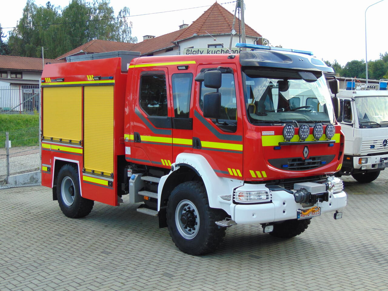 RENAULT Midlum 240DXi 4x4 GIMAEX - Tűzoltóautó: 2 kép. RENAULT Midlum 240DXi 4x4 GIMAEX - Tűzoltóautó: 2 kép.