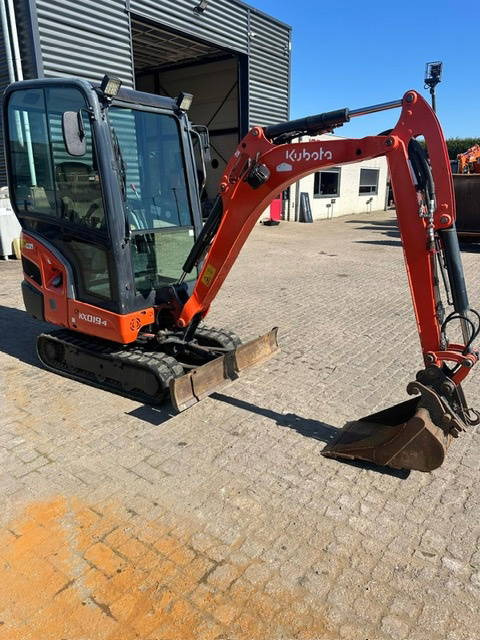 Kubota KX019-4 - Minikotró: 3 kép. Kubota KX019-4 - Minikotró: 3 kép.