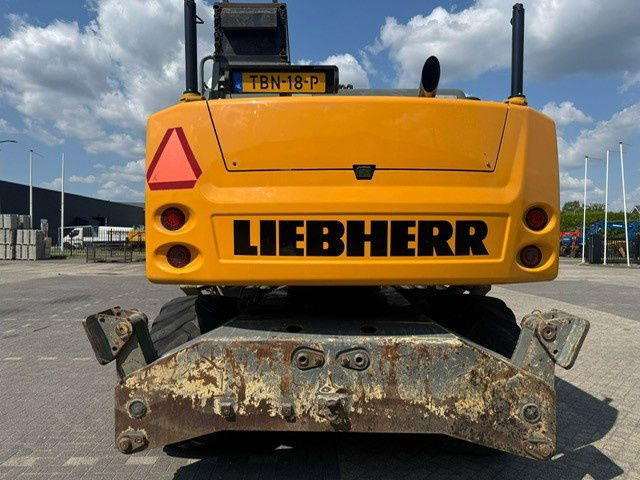 Liebherr A916 + Rototilt - Gumikerekes kotró: 3 kép. Liebherr A916 + Rototilt - Gumikerekes kotró: 3 kép.