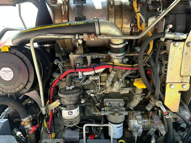 Liebherr L538 - Gumikerekes homlokrakodó: 2 kép. Liebherr L538 - Gumikerekes homlokrakodó: 2 kép.