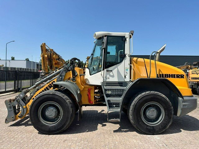 Liebherr L538 - Gumikerekes homlokrakodó: 1 kép. Liebherr L538 - Gumikerekes homlokrakodó: 1 kép.