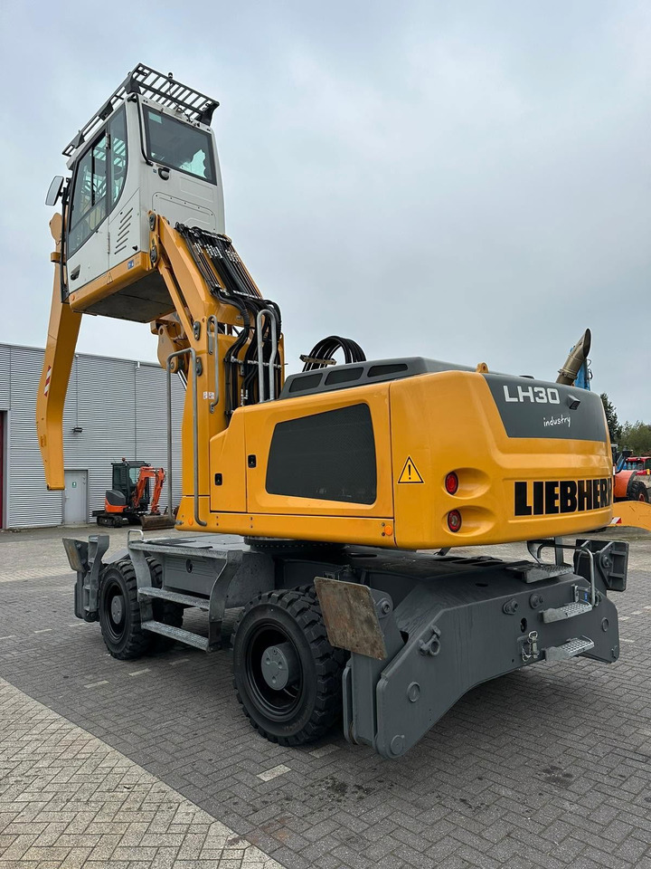 Liebherr LH 30 M - Hulladék kotró: 3 kép. Liebherr LH 30 M - Hulladék kotró: 3 kép.