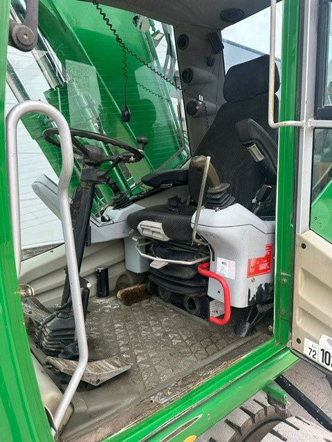 Terex 1905 - Gumikerekes kotró: 2 kép. Terex 1905 - Gumikerekes kotró: 2 kép.