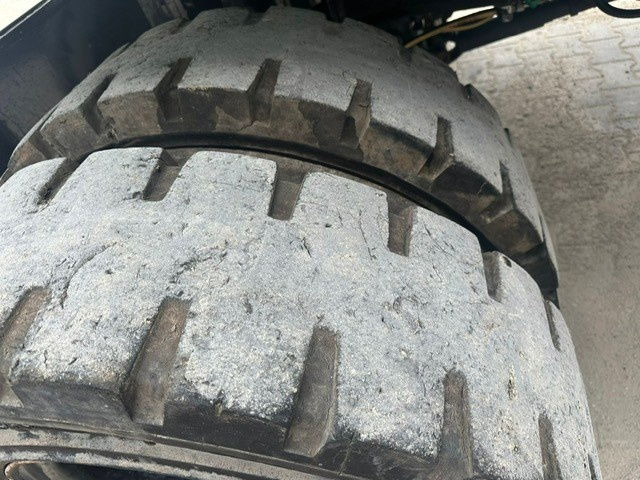 Terex 1905 - Gumikerekes kotró: 3 kép. Terex 1905 - Gumikerekes kotró: 3 kép.