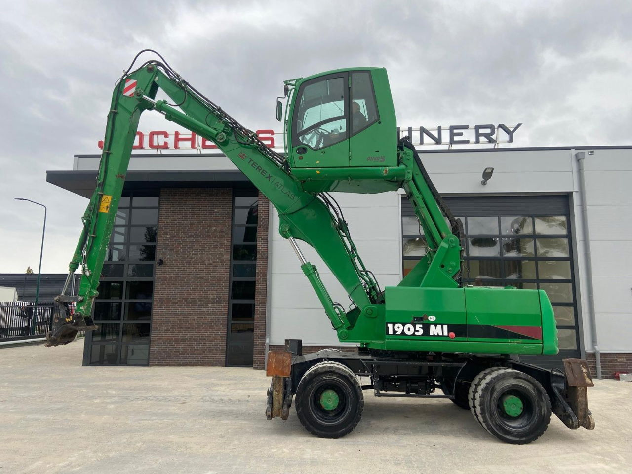 Terex 1905 - Gumikerekes kotró: 1 kép. Terex 1905 - Gumikerekes kotró: 1 kép.