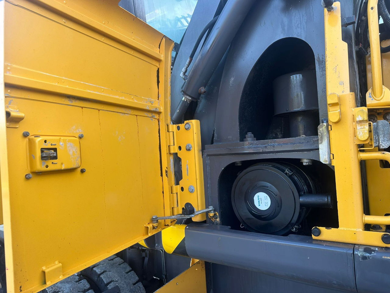 Volvo EW210D MH - Hulladék kotró: 2 kép. Volvo EW210D MH - Hulladék kotró: 2 kép.