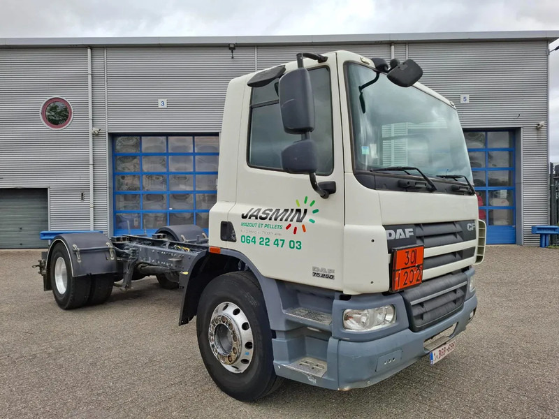 DAF CF75-250 / ADR / ONLY:320740 KM / PTO / INLINER / ALCOA / GOOD CONDITION / MANUAL / EURO-5 / 2011 - Alvaz teherautó: 2 kép. DAF CF75-250 / ADR / ONLY:320740 KM / PTO / INLINER / ALCOA / GOOD CONDITION / MANUAL / EURO-5 / 2011 - Alvaz teherautó: 2 kép.