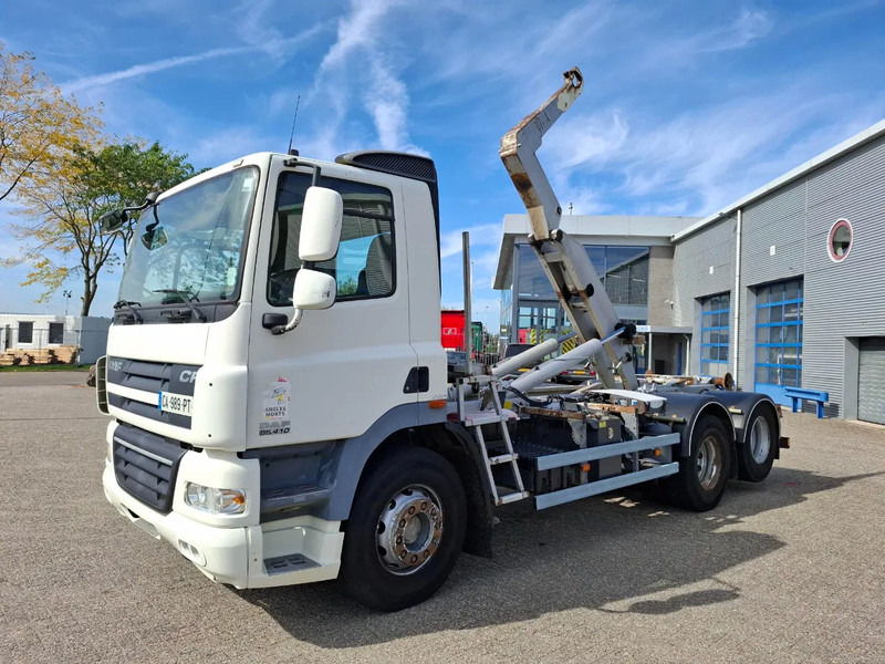DAF CF85-410 / 6X2 / DEB / DALBY HOOK 15TON / AIRCO / ONLY:744381 KM / MANUAL / EURO-5 / 2012 - Horgos rakodó teherautó: 1 kép. DAF CF85-410 / 6X2 / DEB / DALBY HOOK 15TON / AIRCO / ONLY:744381 KM / MANUAL / EURO-5 / 2012 - Horgos rakodó teherautó: 1 kép.