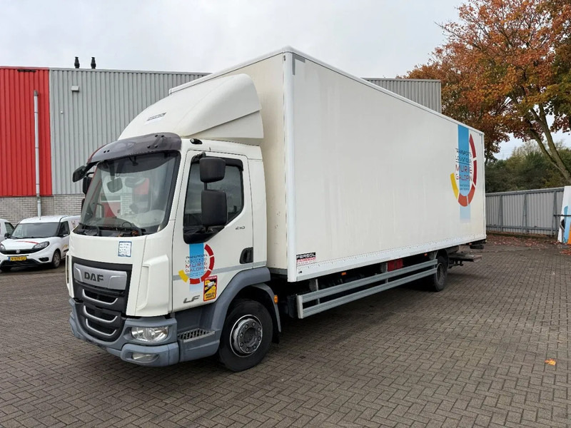 DAF LF210 / NICE CLEAN CLOSED BOX / PLATFORM 1500 KG / NO KEYS / AUTOMATIC / EURO-6 / 2019 - Dobozos felépítményű teherautó: 1 kép. DAF LF210 / NICE CLEAN CLOSED BOX / PLATFORM 1500 KG / NO KEYS / AUTOMATIC / EURO-6 / 2019 - Dobozos felépítményű teherautó: 1 kép.