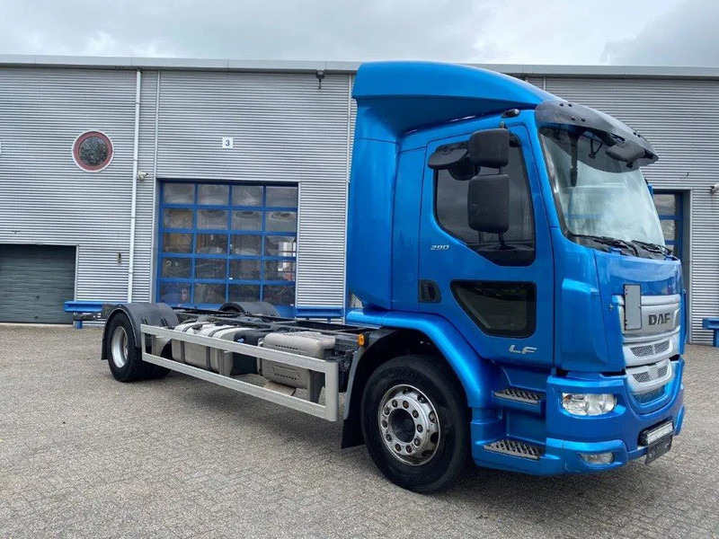 DAF LF290 / ONLY:429873KM / LWDS / GOOD TYRES / AUTOMATIC / EURO-6 / 2018 - Alvaz teherautó: 2 kép. DAF LF290 / ONLY:429873KM / LWDS / GOOD TYRES / AUTOMATIC / EURO-6 / 2018 - Alvaz teherautó: 2 kép.