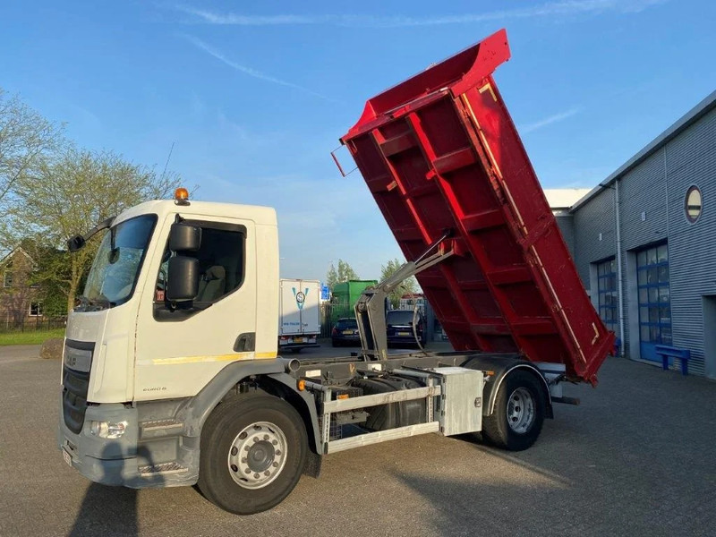 DAF LF310 / MAREL TIPPER / TUV:09-08-2024 / ONLY:145335 KM / MANUAL / EURO-6 / 2016 - Billenőplatós teherautó: 2 kép. DAF LF310 / MAREL TIPPER / TUV:09-08-2024 / ONLY:145335 KM / MANUAL / EURO-6 / 2016 - Billenőplatós teherautó: 2 kép.