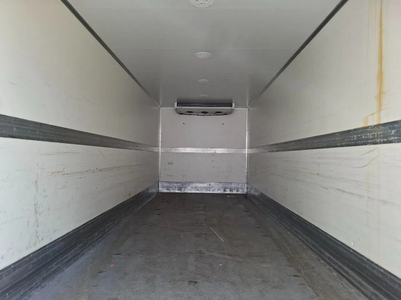 Hőszigetelt teherautó Iveco EuroCargo 120 / COOL TRUCK / CARRIER XARIOS 600 / PLATFORM 2000KG / ONLY:340634 KM / AIRCO / MANUAL / EURO-6 / 2014: 13 kép. Hőszigetelt teherautó Iveco EuroCargo 120 / COOL TRUCK / CARRIER XARIOS 600 / PLATFORM 2000KG / ONLY:340634 KM / AIRCO / MANUAL / EURO-6 / 2014: 13 kép.