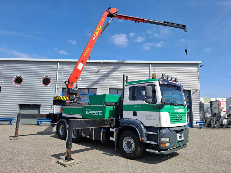 MAN TGA 33.410 / 6X4 / PALFINGER PK4000 1EL ROOFER CRANE / 25M / REMOTE / 2X BIG AXLE / 490677 KM / MANUAL / EURO-3 / 2005 - Darus autó: 1 kép. MAN TGA 33.410 / 6X4 / PALFINGER PK4000 1EL ROOFER CRANE / 25M / REMOTE / 2X BIG AXLE / 490677 KM / MANUAL / EURO-3 / 2005 - Darus autó: 1 kép.