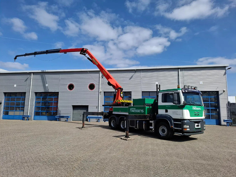 MAN TGA 33.410 / 6X4 / PALFINGER PK4000 1EL ROOFER CRANE / 25M / REMOTE / 2X BIG AXLE / 490677 KM / MANUAL / EURO-3 / 2005 - Darus autó: 5 kép. MAN TGA 33.410 / 6X4 / PALFINGER PK4000 1EL ROOFER CRANE / 25M / REMOTE / 2X BIG AXLE / 490677 KM / MANUAL / EURO-3 / 2005 - Darus autó: 5 kép.