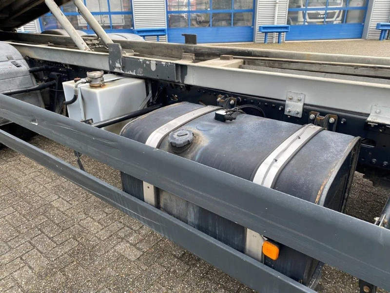 MAN TGA26.320 / SLIDING PLATEAU / WINCH / LIFT AXLE / MACHINE CARRIER / MANUAL / EURO-4 / 2007 lízing MAN TGA26.320 / SLIDING PLATEAU / WINCH / LIFT AXLE / MACHINE CARRIER / MANUAL / EURO-4 / 2007: 16 kép.