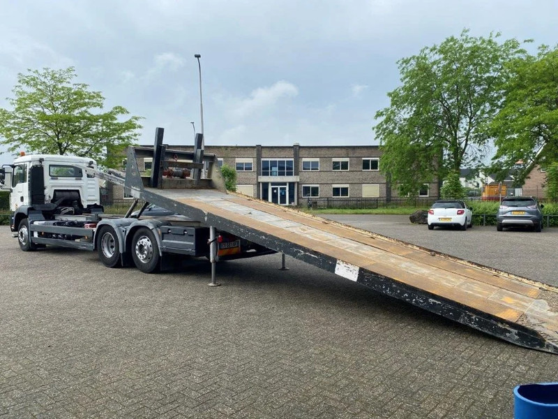 MAN TGA26.320 / SLIDING PLATEAU / WINCH / LIFT AXLE / MACHINE CARRIER / MANUAL / EURO-4 / 2007 - Platós teherautó: 5 kép. MAN TGA26.320 / SLIDING PLATEAU / WINCH / LIFT AXLE / MACHINE CARRIER / MANUAL / EURO-4 / 2007 - Platós teherautó: 5 kép.