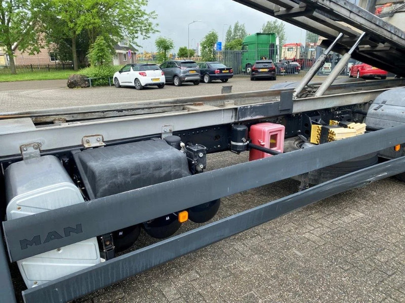 MAN TGA26.320 / SLIDING PLATEAU / WINCH / LIFT AXLE / MACHINE CARRIER / MANUAL / EURO-4 / 2007 lízing MAN TGA26.320 / SLIDING PLATEAU / WINCH / LIFT AXLE / MACHINE CARRIER / MANUAL / EURO-4 / 2007: 17 kép.