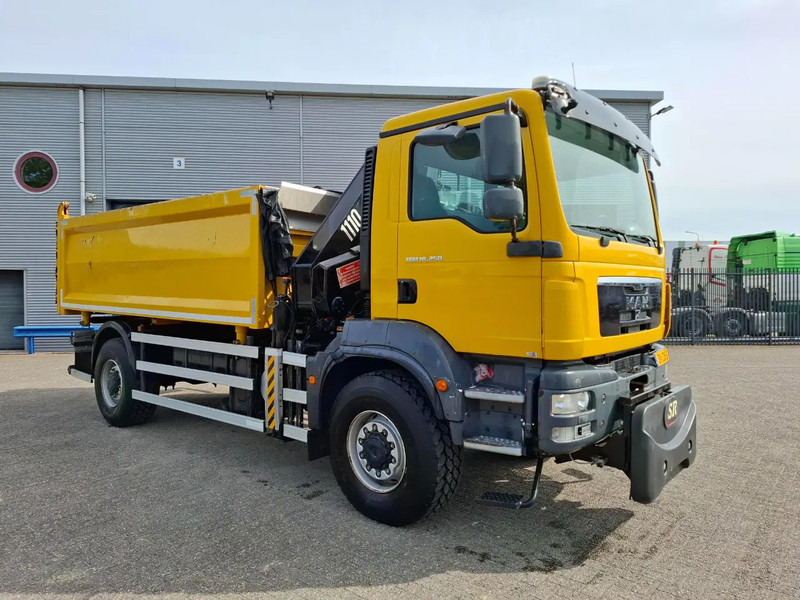 MAN TGM 18.250 / 4X4 / NL TRUCK / TUV:30-04-2026 / 118783 KM / HMF 1110 K2 / ROTATOR / GOOD TYRES / FULL-STEEL / DRUM BRAKES / MANUA - Billenőplatós teherautó, Darus autó: 4 kép. MAN TGM 18.250 / 4X4 / NL TRUCK / TUV:30-04-2026 / 118783 KM / HMF 1110 K2 / ROTATOR / GOOD TYRES / FULL-STEEL / DRUM BRAKES / MANUA - Billenőplatós teherautó, Darus autó: 4 kép.