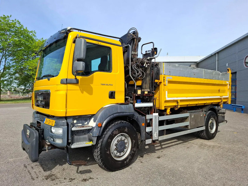 MAN TGM 18.250 / 4X4 / NL TRUCK / TUV:30-04-2026 / 118783 KM / HMF 1110 K2 / ROTATOR / GOOD TYRES / FULL-STEEL / DRUM BRAKES / MANUA - Billenőplatós teherautó, Darus autó: 3 kép. MAN TGM 18.250 / 4X4 / NL TRUCK / TUV:30-04-2026 / 118783 KM / HMF 1110 K2 / ROTATOR / GOOD TYRES / FULL-STEEL / DRUM BRAKES / MANUA - Billenőplatós teherautó, Darus autó: 3 kép.