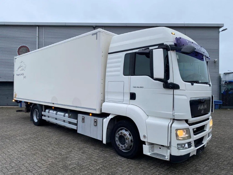 MAN TGS18.360 / HEATED BOX / FULL-AIR / PLATFORM / ONLY:392217 KM / MANUAL / EURO-4 / 2008 - Dobozos felépítményű teherautó: 2 kép. MAN TGS18.360 / HEATED BOX / FULL-AIR / PLATFORM / ONLY:392217 KM / MANUAL / EURO-4 / 2008 - Dobozos felépítményű teherautó: 2 kép.