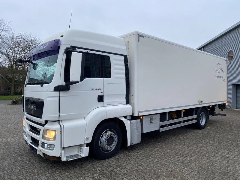 MAN TGS18.360 / HEATED BOX / FULL-AIR / PLATFORM / ONLY:392217 KM / MANUAL / EURO-4 / 2008 - Dobozos felépítményű teherautó: 1 kép. MAN TGS18.360 / HEATED BOX / FULL-AIR / PLATFORM / ONLY:392217 KM / MANUAL / EURO-4 / 2008 - Dobozos felépítményű teherautó: 1 kép.