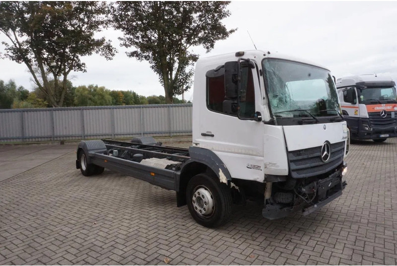 Mercedes-Benz ATEGO 1221 / ENGINE RUNNING / ONLY:253095 KM / AUTOMATIC / EURO-6 / 2017 - Alvaz teherautó: 2 kép. Mercedes-Benz ATEGO 1221 / ENGINE RUNNING / ONLY:253095 KM / AUTOMATIC / EURO-6 / 2017 - Alvaz teherautó: 2 kép.