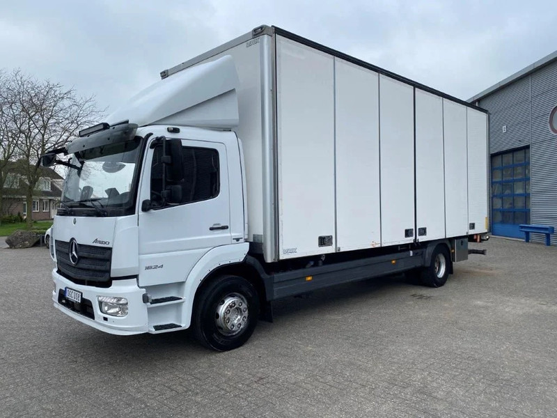 Mercedes-Benz ATEGO 1624 / AUTOMATIC / CLOSED BOX / SIDE DOORS / AIRCO / LWDS / FCW / EURO-6 / 2016 - Dobozos felépítményű teherautó: 1 kép. Mercedes-Benz ATEGO 1624 / AUTOMATIC / CLOSED BOX / SIDE DOORS / AIRCO / LWDS / FCW / EURO-6 / 2016 - Dobozos felépítményű teherautó: 1 kép.