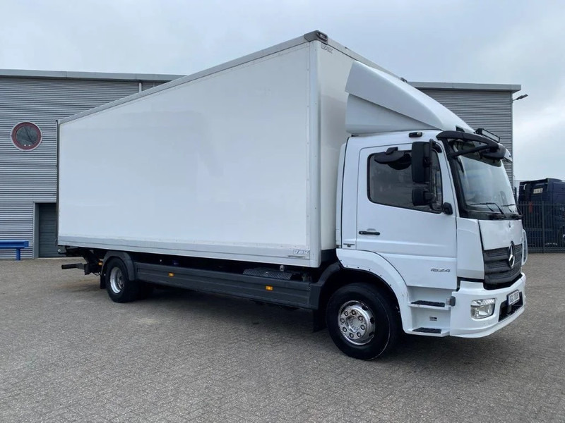 Mercedes-Benz ATEGO 1624 / AUTOMATIC / CLOSED BOX / SIDE DOORS / AIRCO / LWDS / FCW / EURO-6 / 2016 - Dobozos felépítményű teherautó: 2 kép. Mercedes-Benz ATEGO 1624 / AUTOMATIC / CLOSED BOX / SIDE DOORS / AIRCO / LWDS / FCW / EURO-6 / 2016 - Dobozos felépítményű teherautó: 2 kép.