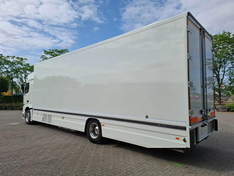 Mercedes-Benz Actros 1843 / GERMAN FLOWER TRUCK / 162021 KM / ISOLATED BOX / COOL & HEATED / NAVI / PLATFORM 1500 KG / TOP CONDITION / FULL-AI - Büféautó: 3 kép. Mercedes-Benz Actros 1843 / GERMAN FLOWER TRUCK / 162021 KM / ISOLATED BOX / COOL & HEATED / NAVI / PLATFORM 1500 KG / TOP CONDITION / FULL-AI - Büféautó: 3 kép.