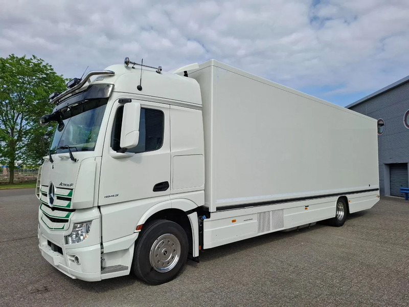 Mercedes-Benz Actros 1843 / GERMAN FLOWER TRUCK / 162021 KM / ISOLATED BOX / COOL & HEATED / NAVI / PLATFORM 1500 KG / TOP CONDITION / FULL-AI - Büféautó: 1 kép. Mercedes-Benz Actros 1843 / GERMAN FLOWER TRUCK / 162021 KM / ISOLATED BOX / COOL & HEATED / NAVI / PLATFORM 1500 KG / TOP CONDITION / FULL-AI - Büféautó: 1 kép.