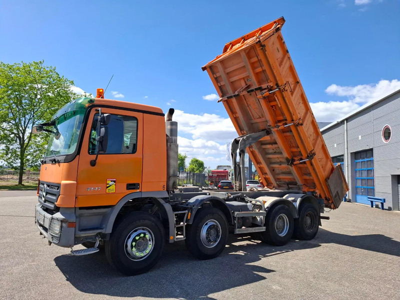Billenőplatós teherautó Mercedes-Benz Actros 4141 / 3SIDE MEILLER TIPPER / FULL-STEEL / DRUM BRAKES / ONLY:535937 KM / 2XSTEERING AXLE / AIRCO / AUTOMATIC / EURO-3 /: 1 kép.