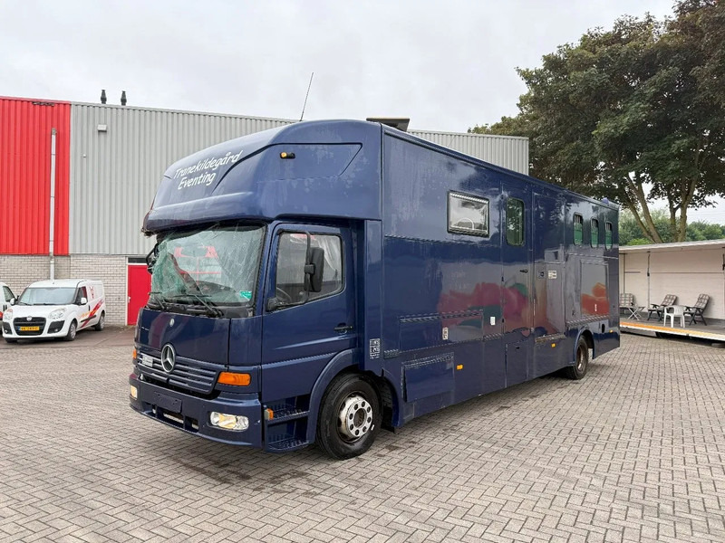 Mercedes-Benz Atego 1223 / ENGINE RUNNING / ONLY:159450 KM / HORSETRUCK / HEATED BOX / GEN2-TACHO= WATERTANK / LIVING ROOM / EURO-2 / MANUAL / - Lószállító kamion: 1 kép. Mercedes-Benz Atego 1223 / ENGINE RUNNING / ONLY:159450 KM / HORSETRUCK / HEATED BOX / GEN2-TACHO= WATERTANK / LIVING ROOM / EURO-2 / MANUAL / - Lószállító kamion: 1 kép.