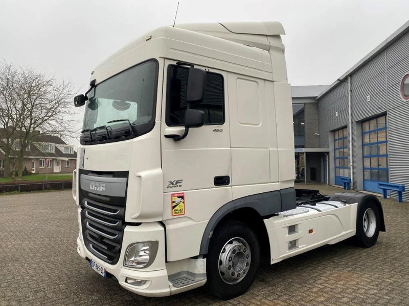 DAF XF106-460 / AUTOMATIC / DEB / PARKCOOL / AIRCO / EURO-6 / 2015 - Nyergesvontató: 1 kép. DAF XF106-460 / AUTOMATIC / DEB / PARKCOOL / AIRCO / EURO-6 / 2015 - Nyergesvontató: 1 kép.