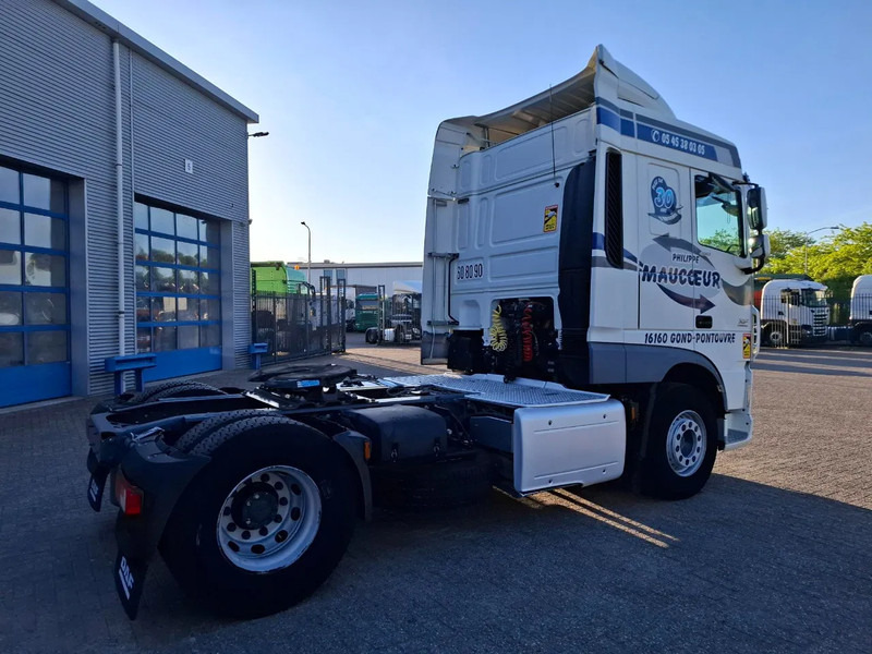 DAF XF106-460 / INTARDER / DEB / MANUAL / AIRCO / CLEAN TRUCK / EURO-6 / 2014 - Nyergesvontató: 5 kép. DAF XF106-460 / INTARDER / DEB / MANUAL / AIRCO / CLEAN TRUCK / EURO-6 / 2014 - Nyergesvontató: 5 kép.