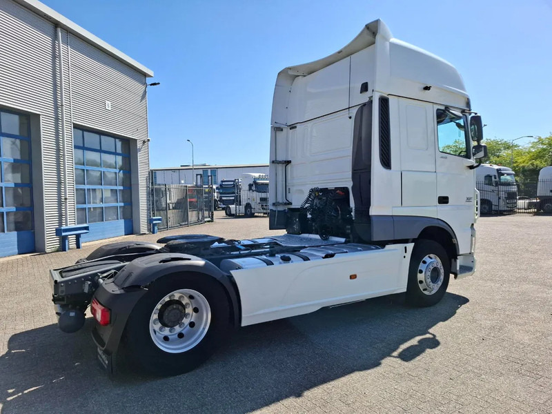 DAF XF106-460 / INTARDER / DOUBLE TANK / PARKCOOL / TUV:12-04-2026 / ACC / LWDS / ALCOA / AUTOMATIC / EURO-6 / 2017 - Nyergesvontató: 5 kép. DAF XF106-460 / INTARDER / DOUBLE TANK / PARKCOOL / TUV:12-04-2026 / ACC / LWDS / ALCOA / AUTOMATIC / EURO-6 / 2017 - Nyergesvontató: 5 kép.
