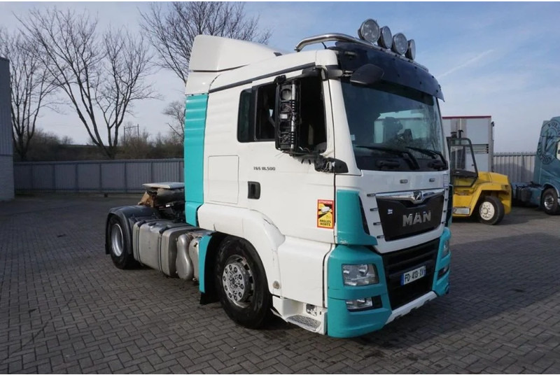 MAN TGS18.500 / AUTOMATIC / RETARDER / LOW ROOF / FULL AIR / NO DOCUMENTS / EURO-6 / 2019 - Nyergesvontató: 2 kép. MAN TGS18.500 / AUTOMATIC / RETARDER / LOW ROOF / FULL AIR / NO DOCUMENTS / EURO-6 / 2019 - Nyergesvontató: 2 kép.