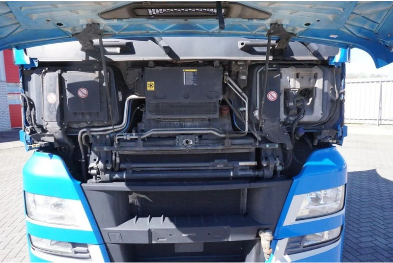 MAN TGX 18.400 / AUTOMATIC / DOUBLE TANK / ENGINE PROBLEMS / EURO-6 / 2016 - Nyergesvontató: 5 kép. MAN TGX 18.400 / AUTOMATIC / DOUBLE TANK / ENGINE PROBLEMS / EURO-6 / 2016 - Nyergesvontató: 5 kép.