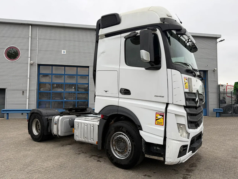 Mercedes-Benz Actros 1945 / HYDRAULICS / LWDS / AIRCO / SMART TACHO / 2XBED / FRIDGE / AUTOMATIC / EURO-6 / 2019 - Nyergesvontató: 2 kép. Mercedes-Benz Actros 1945 / HYDRAULICS / LWDS / AIRCO / SMART TACHO / 2XBED / FRIDGE / AUTOMATIC / EURO-6 / 2019 - Nyergesvontató: 2 kép.