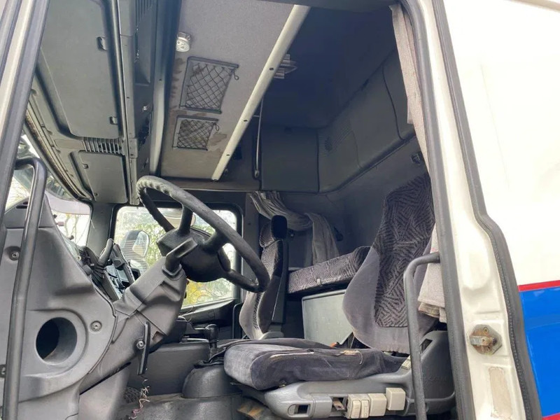 Nyergesvontató Scania 164-480 / RETARDER / TOPLINE / AUTOMATIC / EURO-3 / 2000: 11 kép. Nyergesvontató Scania 164-480 / RETARDER / TOPLINE / AUTOMATIC / EURO-3 / 2000: 11 kép.
