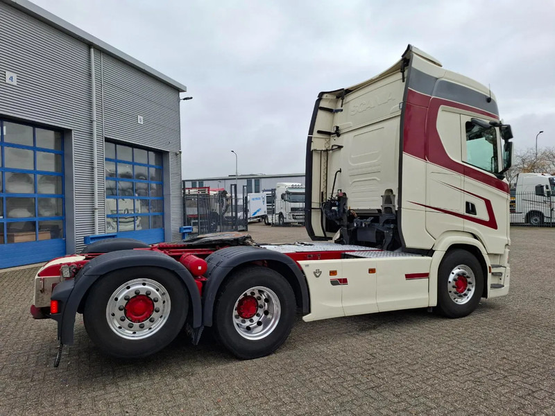 Scania NGS S650 V8 / RETARDER / 633397 KM / 9 TON FRONT AXELE / FULL-AIR / INLINER / FULL SPOILER / LEATHER / ALCOA / NAVI / FRIDGE / E - Nyergesvontató: 5 kép. Scania NGS S650 V8 / RETARDER / 633397 KM / 9 TON FRONT AXELE / FULL-AIR / INLINER / FULL SPOILER / LEATHER / ALCOA / NAVI / FRIDGE / E - Nyergesvontató: 5 kép.