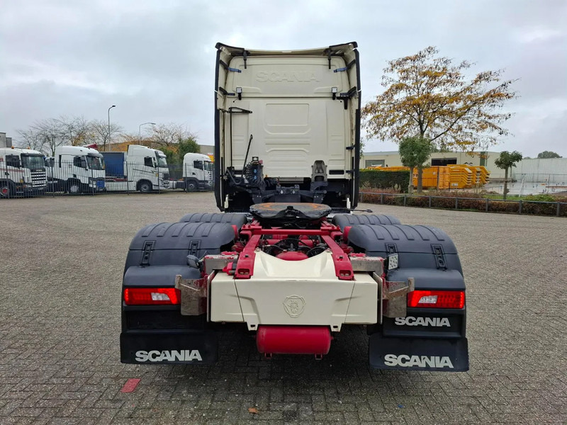 Scania NGS S650 V8 / RETARDER / 633397 KM / 9 TON FRONT AXELE / FULL-AIR / INLINER / FULL SPOILER / LEATHER / ALCOA / NAVI / FRIDGE / E - Nyergesvontató: 4 kép. Scania NGS S650 V8 / RETARDER / 633397 KM / 9 TON FRONT AXELE / FULL-AIR / INLINER / FULL SPOILER / LEATHER / ALCOA / NAVI / FRIDGE / E - Nyergesvontató: 4 kép.