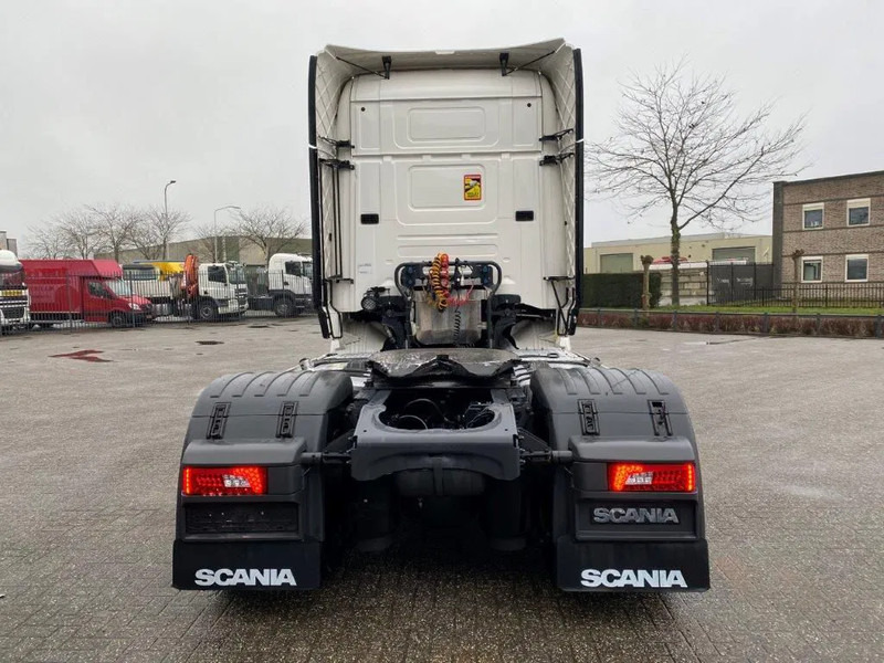 Scania R520 / AUTOMATIC / RETARDER / NAVI /LWDS / PARK-COOL / EURO-6 / 2017 - Nyergesvontató: 4 kép. Scania R520 / AUTOMATIC / RETARDER / NAVI /LWDS / PARK-COOL / EURO-6 / 2017 - Nyergesvontató: 4 kép.